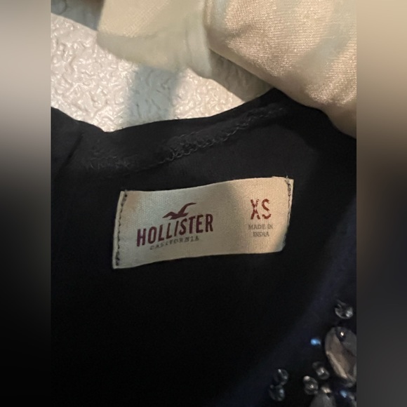 True Y2K Hollister top bejeweled with slight high low front - Picture 4 of 5
